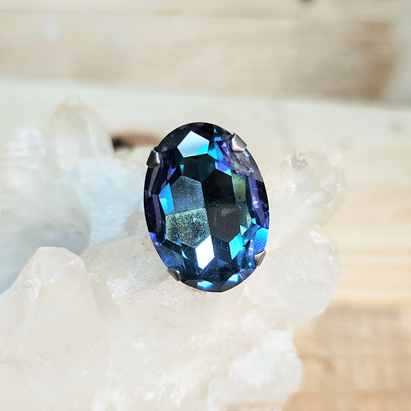 Vitrail Light Oval Cut Crystal Ring